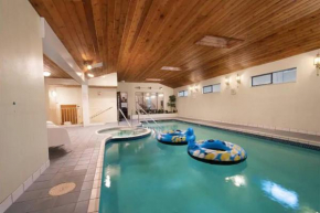 Westside Pool Home-8 min to Downtown, Yard Parking